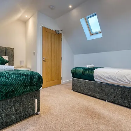 Large 5 Bed House Near Nec, Bhx Airport, Hs2, Private Parking *