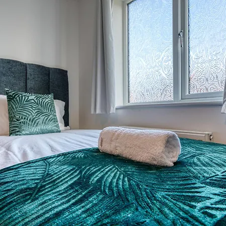 Large 5 Bed House Near Nec, Bhx Airport, Hs2, Private Parking * Birmingam