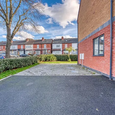 Large 5 Bed House Near Nec, Bhx Airport, Hs2, Private Parking